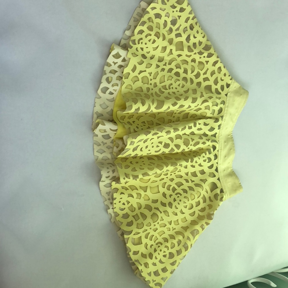 Cute yellow skirt.